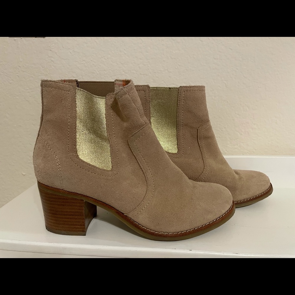 Sperry ladies boots with gold elastic stretch, size 8.5
